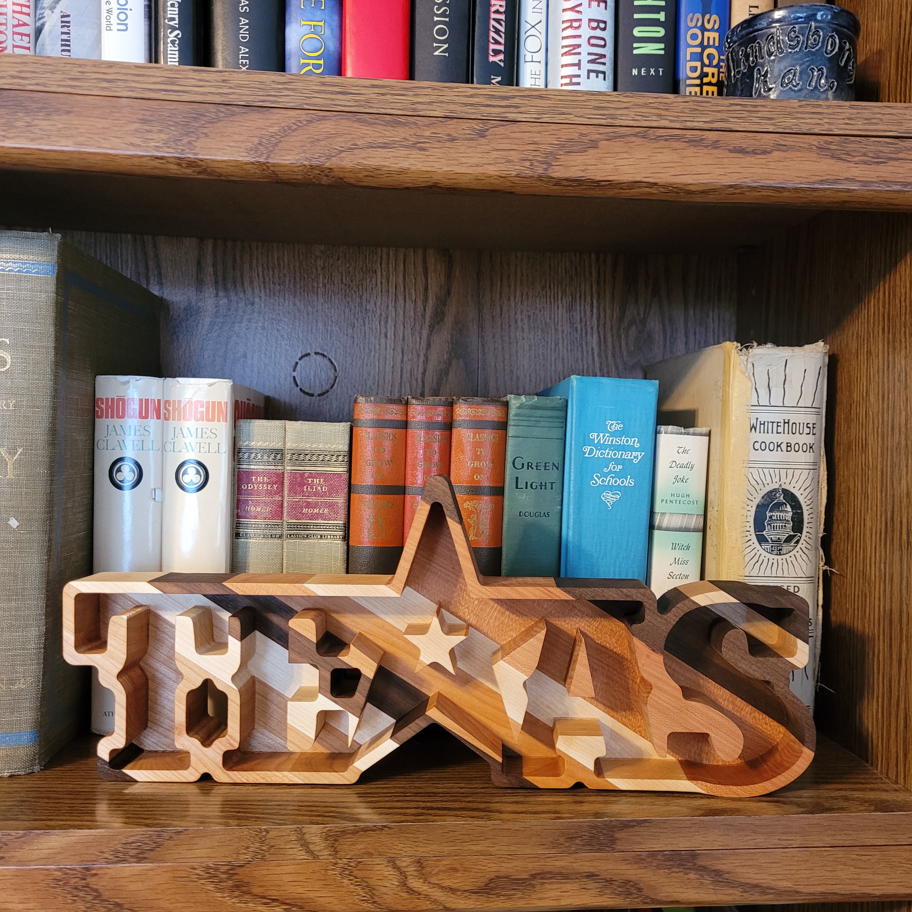 Multicolored texas word tray